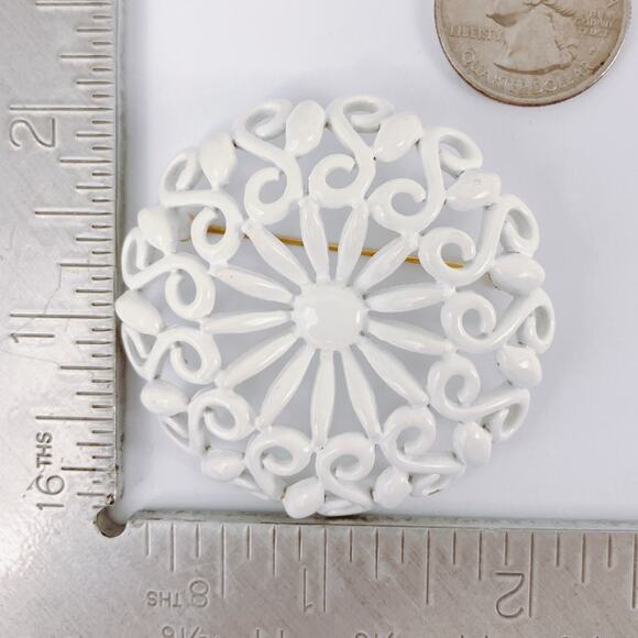 Vintage Signed Monet Brooch Mid Century White Enamel Gold Tone Pin 1960s - Picture 10 of 10